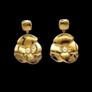 Kennth Jay Lane, Satin Gold With Pearl Center Flower Pierced Earring